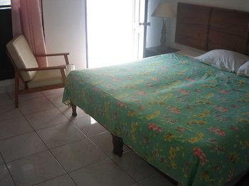 Paradise Brandon Hill Guest House Montego Bay Exterior photo